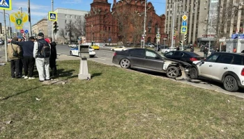 Два человека попали в больницу после ДТП на Новослободской улице в Москве