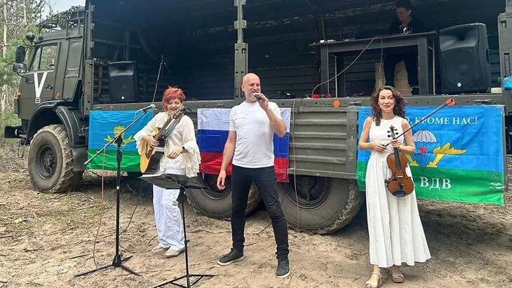 Культбригада "Москонцерта" поддержала бойцов на передовой в Запорожской области Культбригада "Москонцерта" поддержала бойцов на передовой в Запорожской области