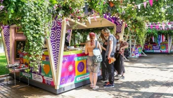 Более 27 тыс антикварных предметов продали коллекционеры в рамках "Лета в Москве"