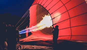 Падение воздушного шара с туристами из России начали расследовать в Дубае