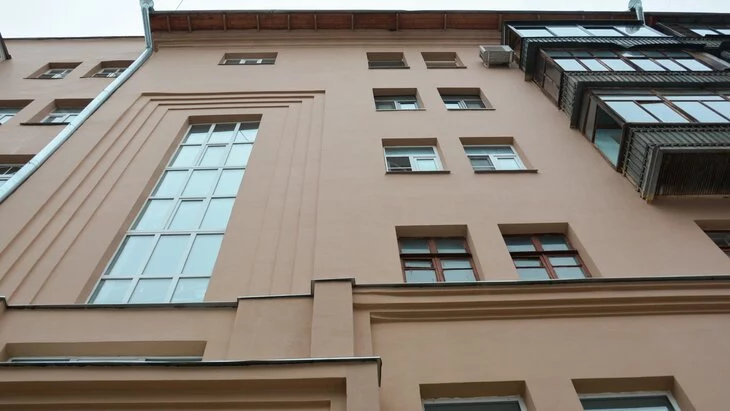 В Москве отремонтировали фасад дома, в котором расположен кинотеатр "Искра" В Москве отремонтировали фасад дома, в котором расположен кинотеатр "Искра"