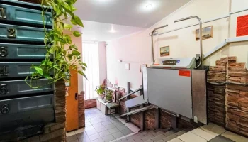 250 подъемников для маломобильных граждан установят в этом году в домах Москвы