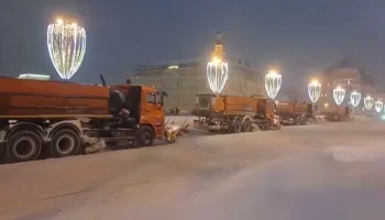 Снег в Москве будут убирать круглосуточно из-за аномального снегопада Снег в Москве будут убирать круглосуточно из-за аномального снегопада