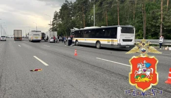 Рейсовый автобус столкнулся с грузовиком на Симферопольском шоссе в Подмосковье