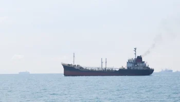 Представитель генконсульства РФ: на борту загоревшегося танкера Adalynn было семь россиян