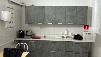 Приставы приостановили работу столичного цеха, вызвавшего ботулизм у людей