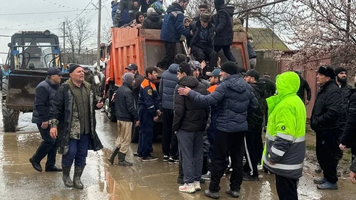 Более 3,3 тыс человек эвакуированы из подтопленных районов Дагестана Более 3,3 тыс человек эвакуированы из подтопленных районов Дагестана