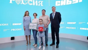 14-миллионный гость выставки-форума "Россия" получил сертификат на путешествие в Тобольск