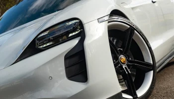 &laquo;112&raquo;: Неизвестный угнал Porsche Taycan в Москве и вернул на место в тот же день
