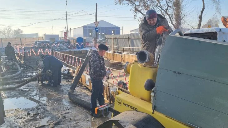 Почти 150 тыс человек остались без холодной воды в Барнауле из-за аварии