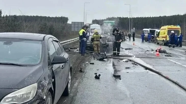 Четверо детей погибли в ДТП под Екатеринбургом Четверо детей погибли в ДТП под Екатеринбургом