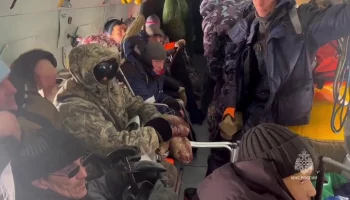 На Сахалине спасли всех рыбаков с оторвавшейся от берега льдины