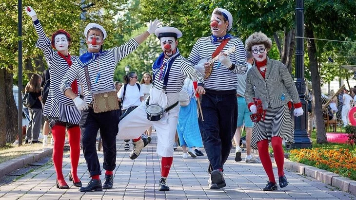 Фестиваль "Театральный бульвар" в Москве продлен до конца августа