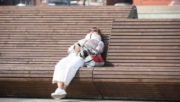 Москвичам пообещали потепление до плюс семи градусов к концу недели