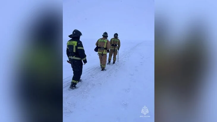 В Ленинградской области спасли пятерых рыбаков с оторвавшейся льдины В Ленинградской области спасли пятерых рыбаков с оторвавшейся льдины