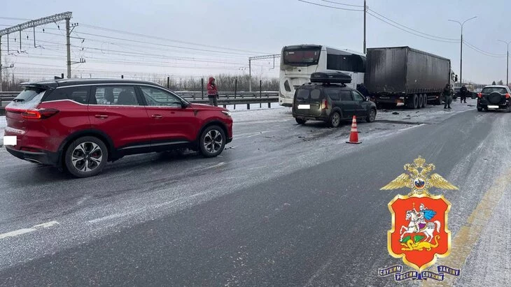 Движение на трассе М-4 в сторону Москвы оказалось перекрыто из-за ДТП