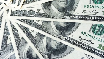 Экономист Остапкович: в сентябре доллар будет двигаться в сторону 90 рублей