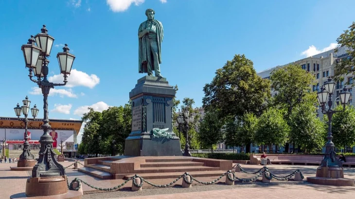 Москвичи решат на тестовом голосовании, нужно ли переносить памятник Пушкину Москвичи решат на тестовом голосовании, нужно ли переносить памятник Пушкину