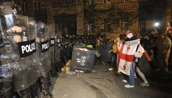 Протестующие в Тбилиси пытались ворваться в здание парламента