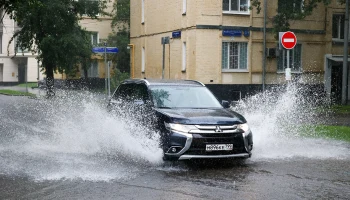 Водителей призвали быть внимательными на дорогах из-за непогоды в Москве