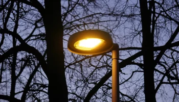 Уличное освещение и архитектурно-художественную подсветку в Москве перевели на зимний режим работы