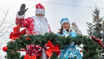 Деды Морозы и Снегурочки поздравили пациентов РДКБ с Новым годом Деды Морозы и Снегурочки поздравили пациентов РДКБ с Новым годом