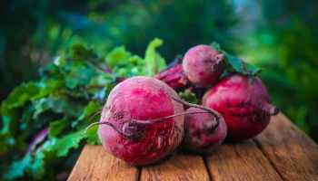 Образуются камни в почках: диетолог Редина рассказала, кому нельзя есть свеклу
