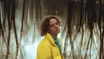 Певец Шарлот публично извинился перед патриархом Кириллом и всеми верующими