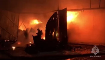 Пожар в ангаре с картоном и автозапчастями в ТиНАО ликвидировали