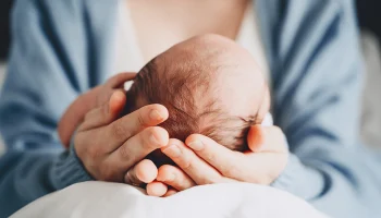 В Минздраве раскрыли средний возраст рождения первого ребенка в России