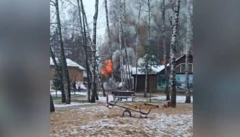 Склад загорелся на площади 800 "квадратов" в Мытищах