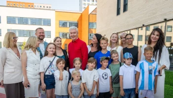 Собянин: Территории более 120 школ и детсадов благоустроены в этом году