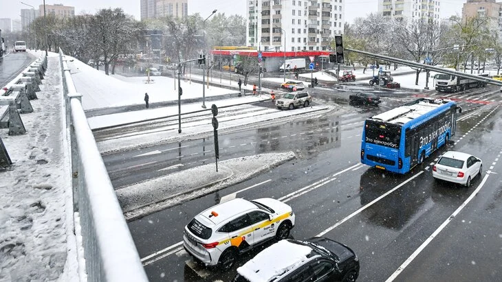 Собянин попросил москвичей быть аккуратными во время непогоды Собянин попросил москвичей быть аккуратными во время непогоды