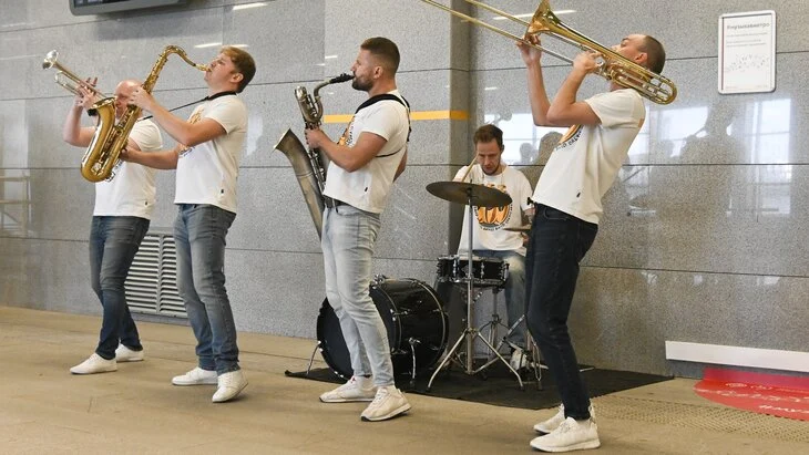 Собянин: более 450 тыс выступлений прошло в рамках проекта "Музыка в метро" за девять лет Собянин: более 450 тыс выступлений прошло в рамках проекта "Музыка в метро" за девять лет