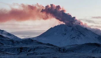 Пепел от вулкана Безымянный может осложнить авиасообщение