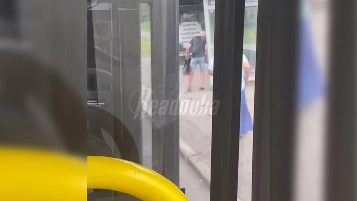 В Уфе мужчина ранил ножом пассажира автобуса В Уфе мужчина ранил ножом пассажира автобуса