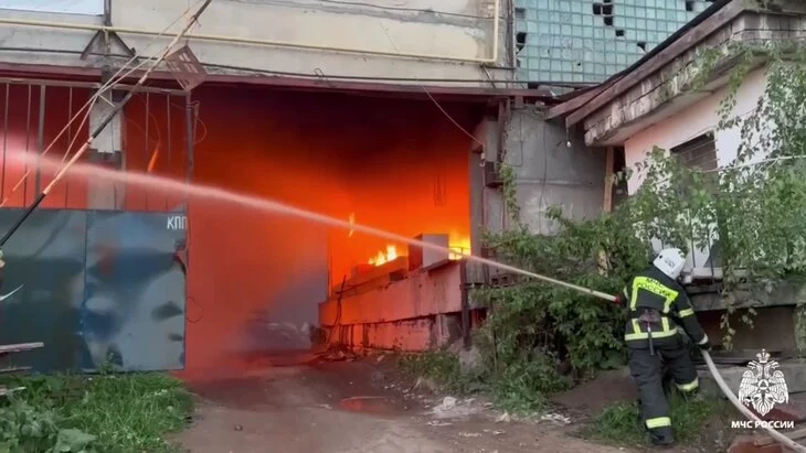 Пожар локализован на складе в Саранске Пожар локализован на складе в Саранске