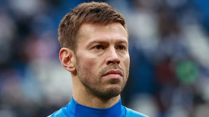 ТАСС: Смолову после драки в кафе грозит до трех лет колонии ТАСС: Смолову после драки в кафе грозит до трех лет колонии