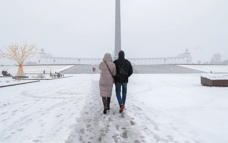 Синоптики предупредили москвичей о снежной и ветреной погоде 15 декабря