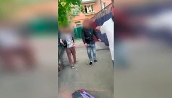 Стрелявший по самокатчикам в Москве заявил, что выстрелил только один раз в воздух