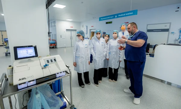 Ведущие врачи московских больниц провели экскурсии для учеников медицинских классов Ведущие врачи московских больниц провели экскурсии для учеников медицинских классов