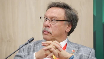 Бовт: Барщевский мог уйти с поста в КС РФ из-за скандала Долиной