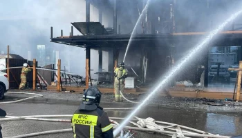 Появились кадры тушения пожара возле аэропорта Минеральных Вод