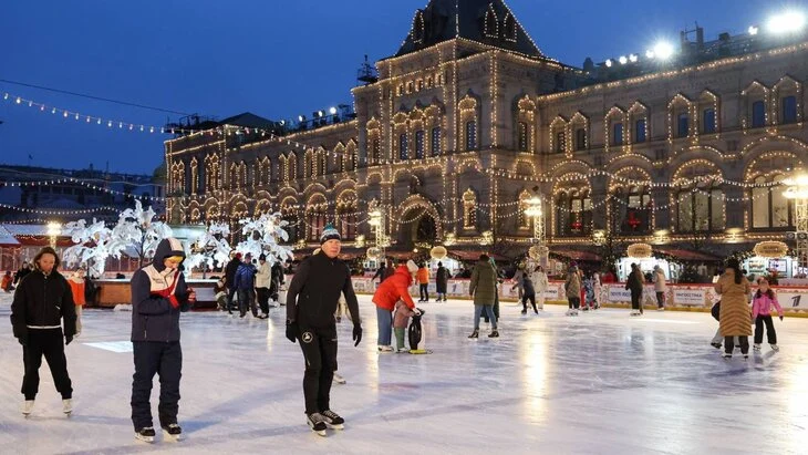 В Москве открылся ГУМ-каток В Москве открылся ГУМ-каток