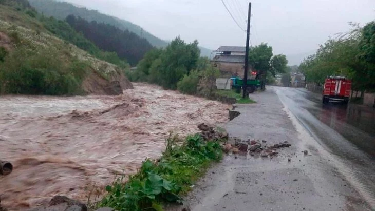 Минобороны РФ готово помочь Армении с ликвидацией последствий наводнения Минобороны РФ готово помочь Армении с ликвидацией последствий наводнения