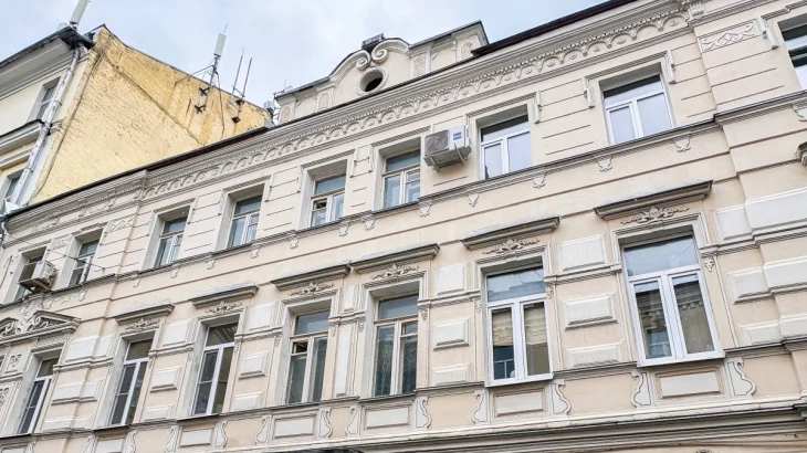 В Казарменном переулке проходят работы по капитальному ремонту исторического дома, возведенного в не В Казарменном переулке проходят работы по капитальному ремонту исторического дома, возведенного в не