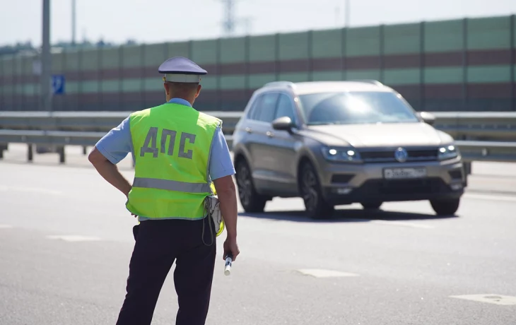 Автомобиль загорелся на 57-м километре МКАД Автомобиль загорелся на 57-м километре МКАД