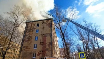 Открытое горение в нежилом здании на севере Москвы ликвидировано