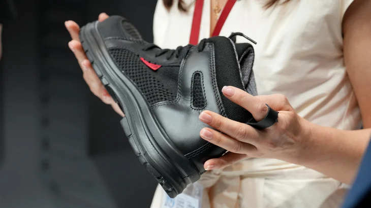 В России предложили ввести единый ГОСТ для контроля качества обуви В России предложили ввести единый ГОСТ для контроля качества обуви