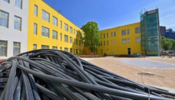 Подмосковная школа объявила о платном обучении за две недели до начала уроков